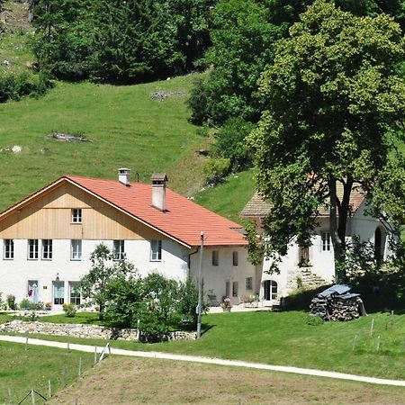 Апартаменты Relais De La Baume Ле-Локль Экстерьер фото