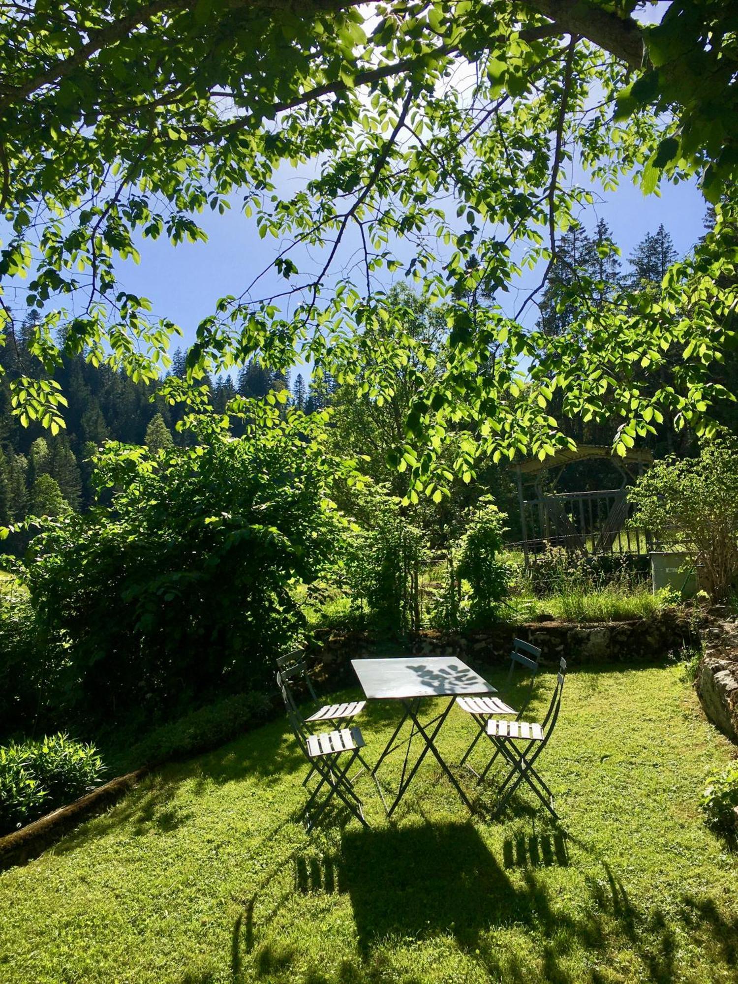Апартаменты Relais De La Baume Ле-Локль Экстерьер фото